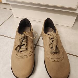 SAS Women's Tan Oxfords